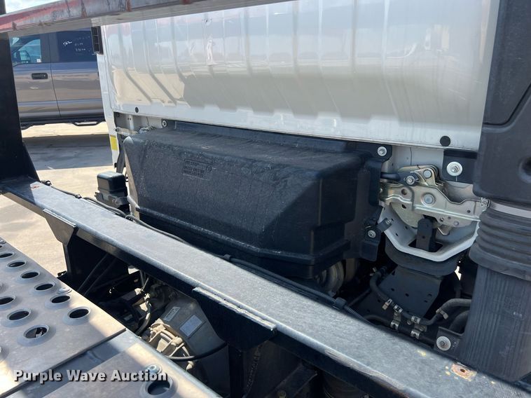 image for item DO2490 2020 Isuzi NRR rollback truck