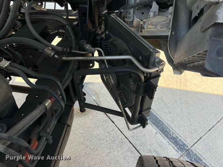 image for item DO2490 2020 Isuzi NRR rollback truck