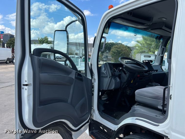 image for item DO2490 2020 Isuzi NRR rollback truck