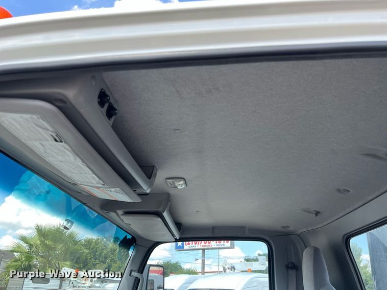 image for item DO2490 2020 Isuzi NRR rollback truck