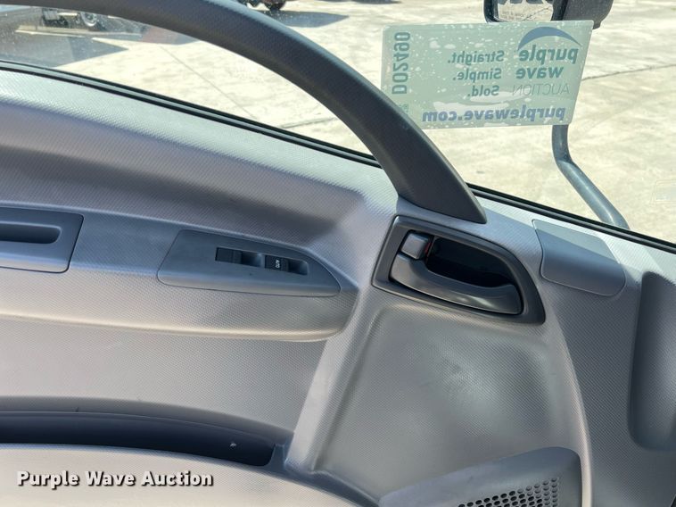 image for item DO2490 2020 Isuzi NRR rollback truck