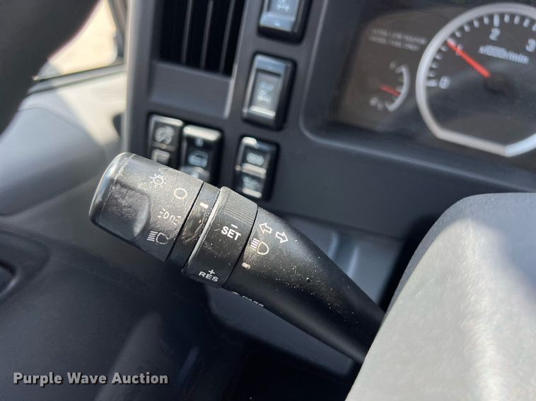 image for item DO2490 2020 Isuzi NRR rollback truck