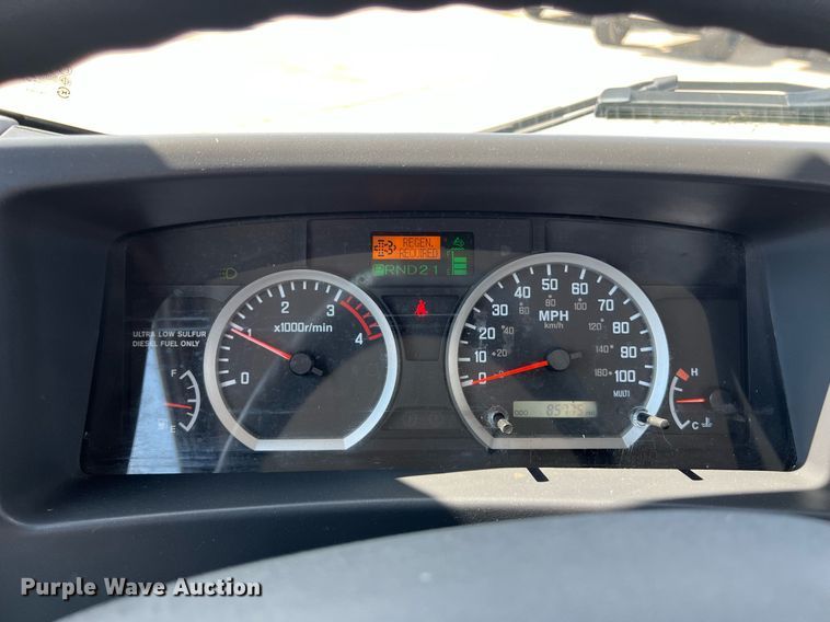 image for item DO2490 2020 Isuzi NRR rollback truck