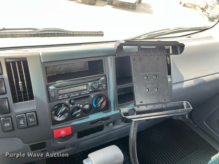 image for item DO2490 2020 Isuzi NRR rollback truck