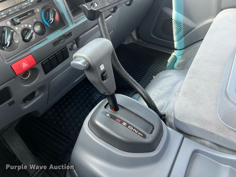 image for item DO2490 2020 Isuzi NRR rollback truck