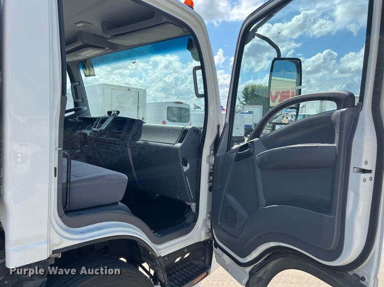 image for item DO2490 2020 Isuzi NRR rollback truck