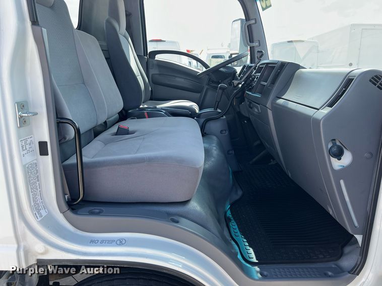 image for item DO2490 2020 Isuzi NRR rollback truck