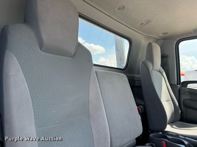 image for item DO2490 2020 Isuzi NRR rollback truck