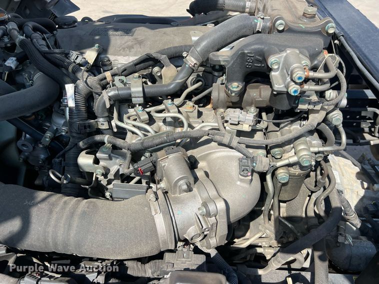 image for item DO2490 2020 Isuzi NRR rollback truck