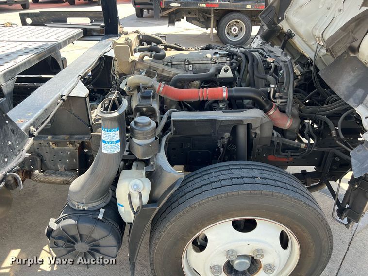 image for item DO2490 2020 Isuzi NRR rollback truck