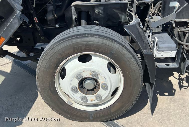 image for item DO2490 2020 Isuzi NRR rollback truck