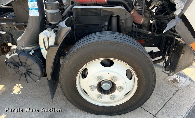 image for item DO2490 2020 Isuzi NRR rollback truck