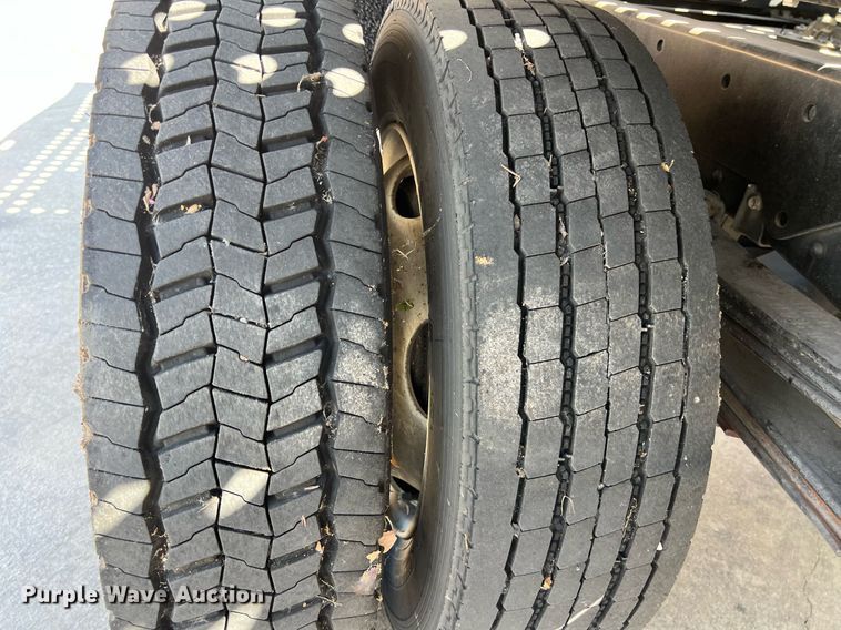 image for item DO2490 2020 Isuzi NRR rollback truck