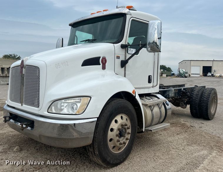 image for item DO6655 2019 Kenworth T370 truck cab and chassis
