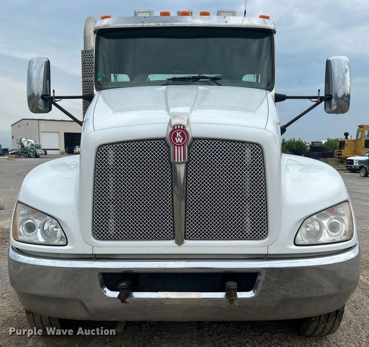 image for item DO6655 2019 Kenworth T370 truck cab and chassis