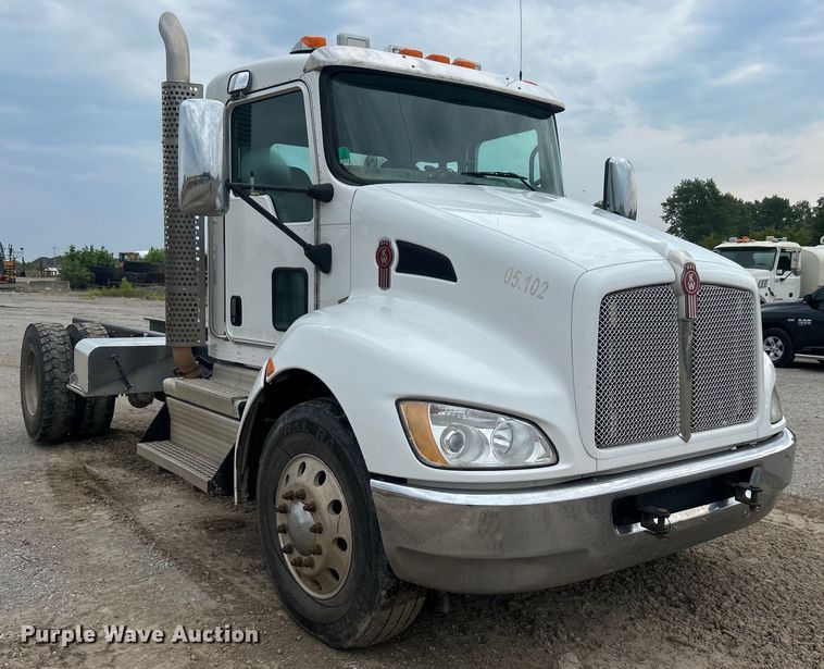 image for item DO6655 2019 Kenworth T370 truck cab and chassis