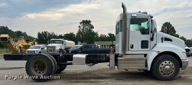 image for item DO6655 2019 Kenworth T370 truck cab and chassis