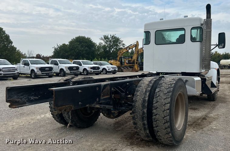 image for item DO6655 2019 Kenworth T370 truck cab and chassis