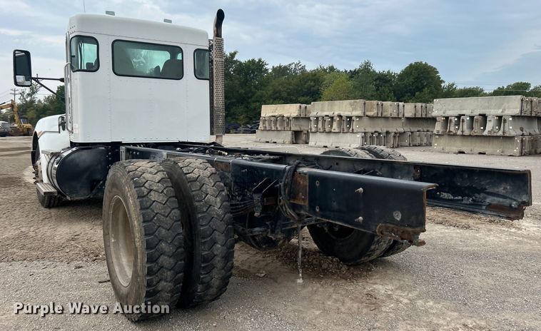 image for item DO6655 2019 Kenworth T370 truck cab and chassis