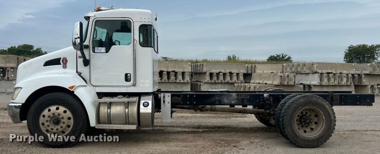 image for item DO6655 2019 Kenworth T370 truck cab and chassis