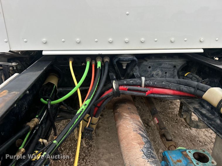 image for item DO6655 2019 Kenworth T370 truck cab and chassis