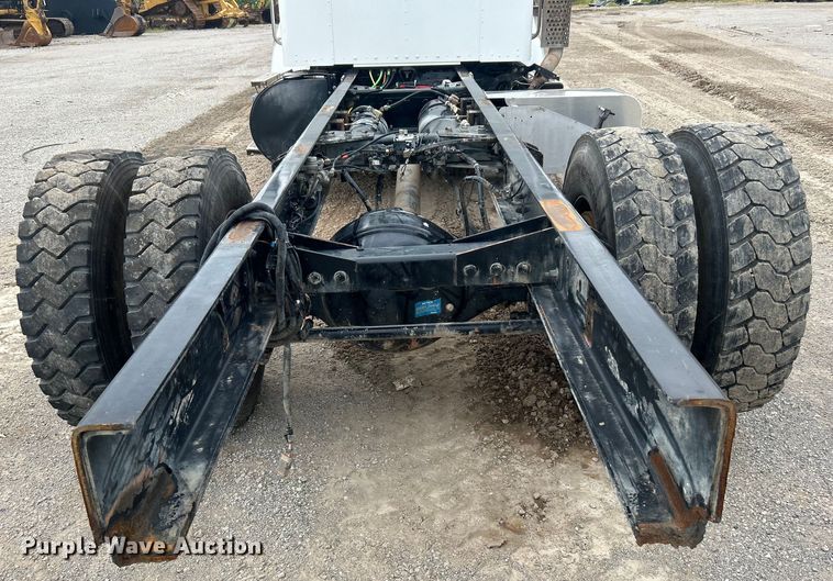 image for item DO6655 2019 Kenworth T370 truck cab and chassis