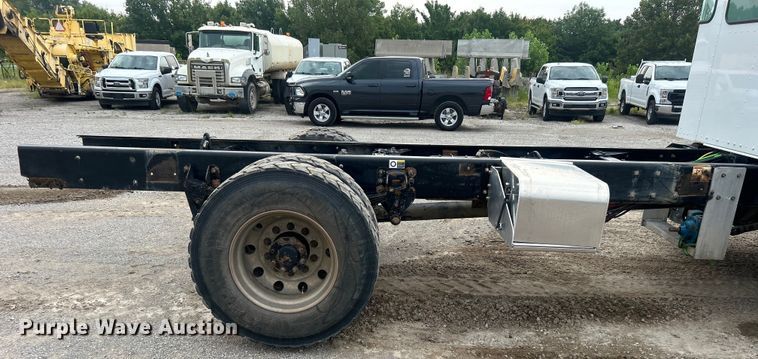 image for item DO6655 2019 Kenworth T370 truck cab and chassis