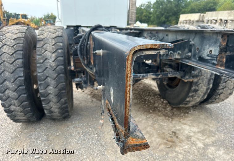 image for item DO6655 2019 Kenworth T370 truck cab and chassis