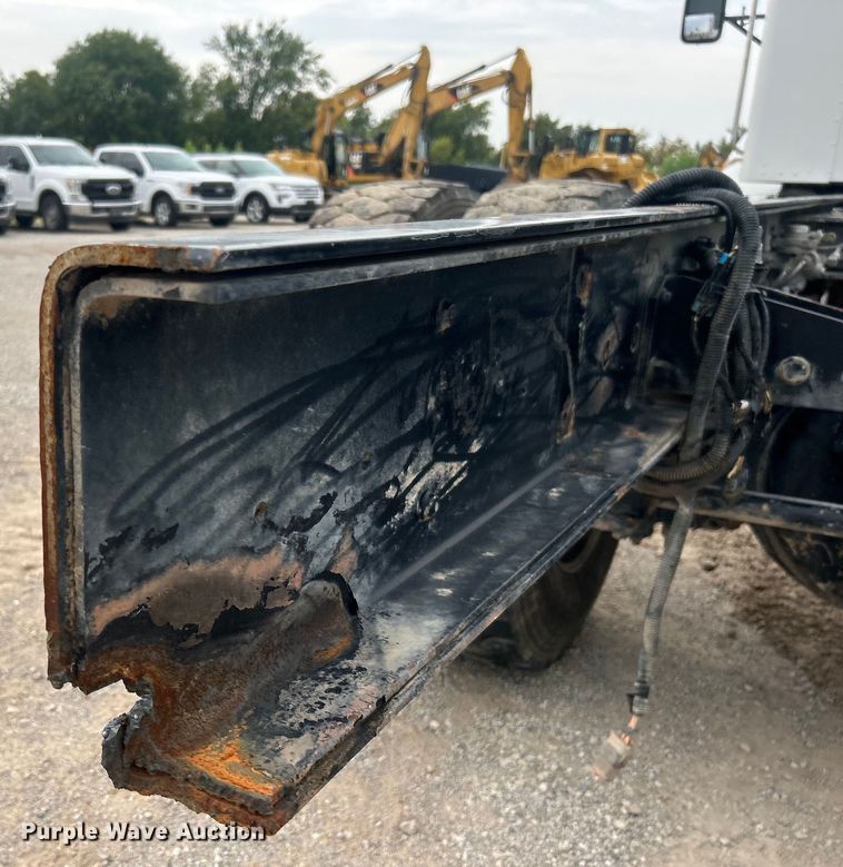 image for item DO6655 2019 Kenworth T370 truck cab and chassis