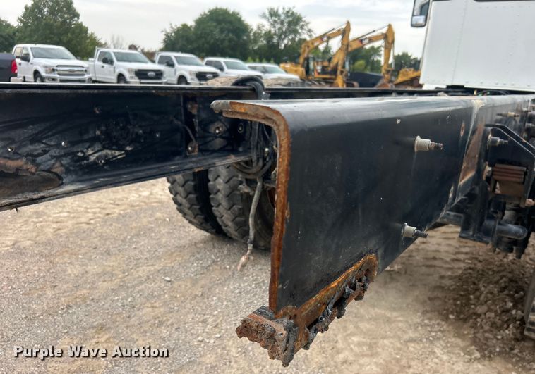 image for item DO6655 2019 Kenworth T370 truck cab and chassis