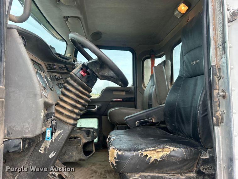 image for item DO6655 2019 Kenworth T370 truck cab and chassis