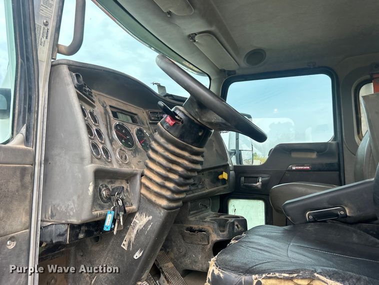 image for item DO6655 2019 Kenworth T370 truck cab and chassis