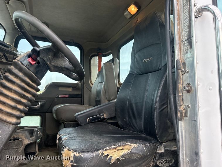 image for item DO6655 2019 Kenworth T370 truck cab and chassis