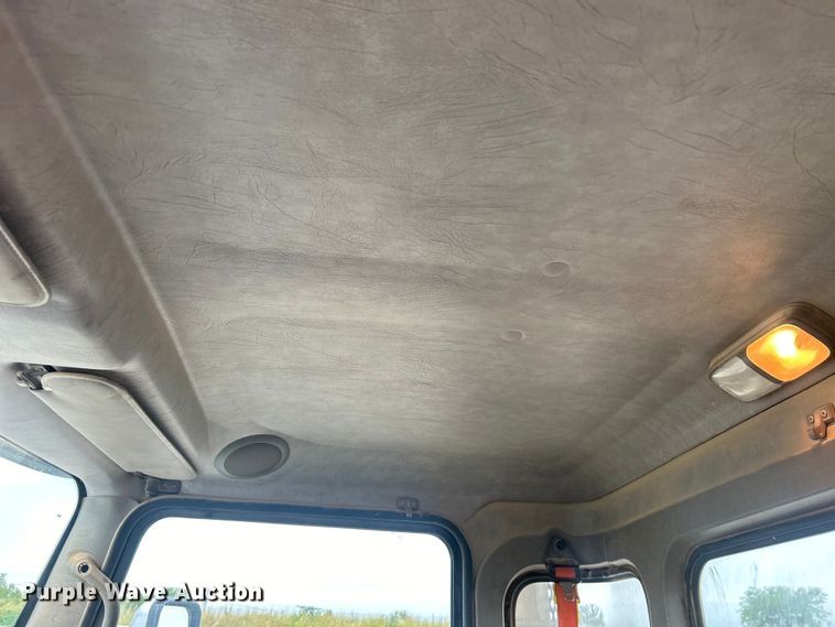 image for item DO6655 2019 Kenworth T370 truck cab and chassis