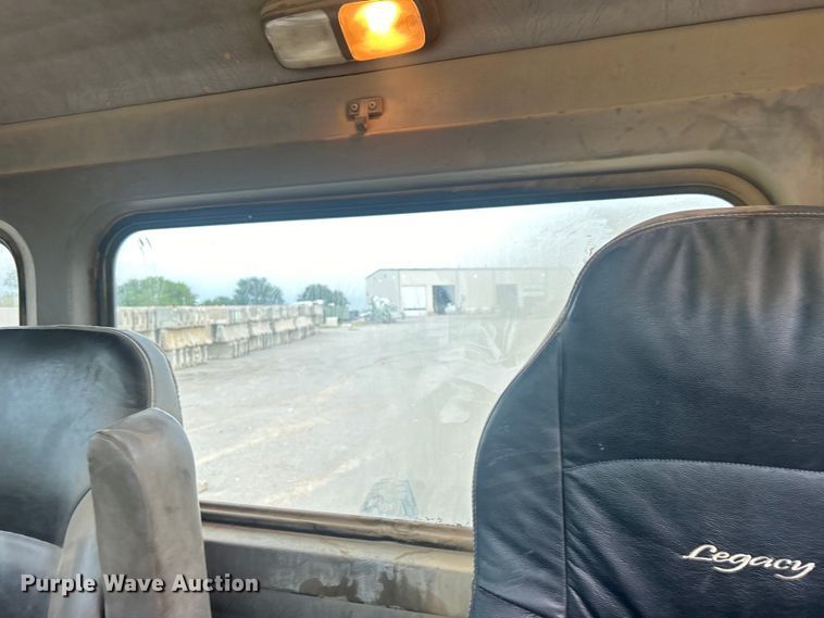 image for item DO6655 2019 Kenworth T370 truck cab and chassis