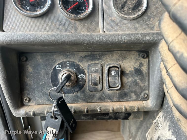 image for item DO6655 2019 Kenworth T370 truck cab and chassis