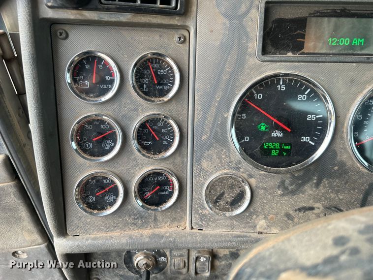 image for item DO6655 2019 Kenworth T370 truck cab and chassis