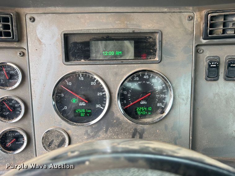 image for item DO6655 2019 Kenworth T370 truck cab and chassis