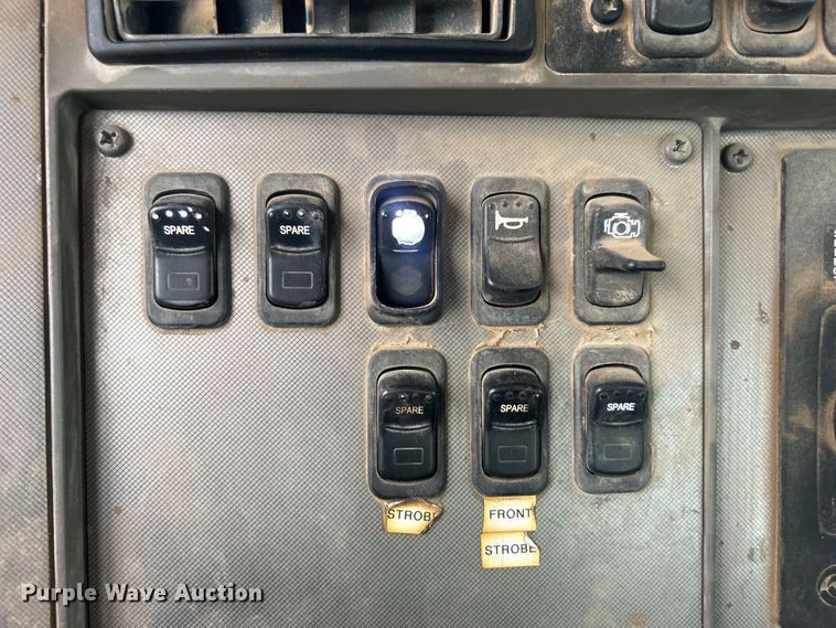 image for item DO6655 2019 Kenworth T370 truck cab and chassis