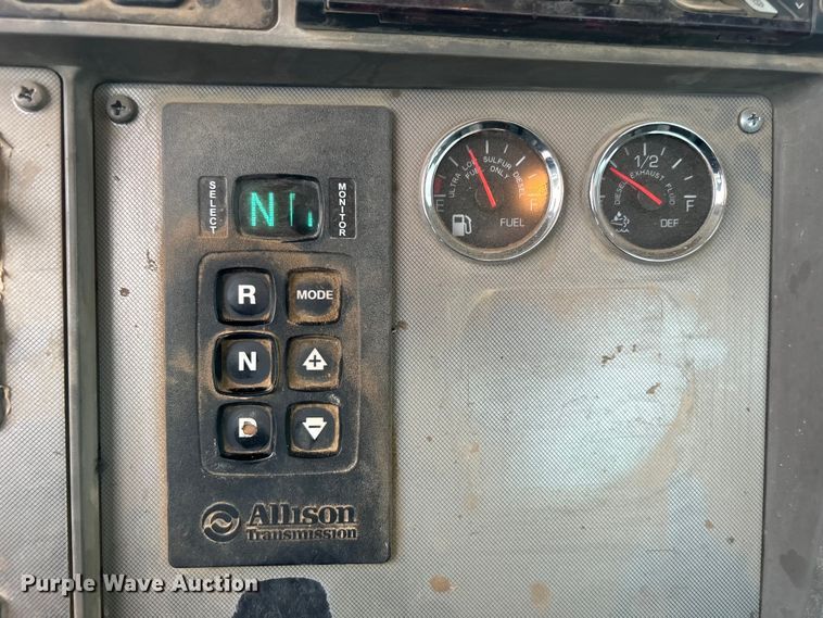 image for item DO6655 2019 Kenworth T370 truck cab and chassis