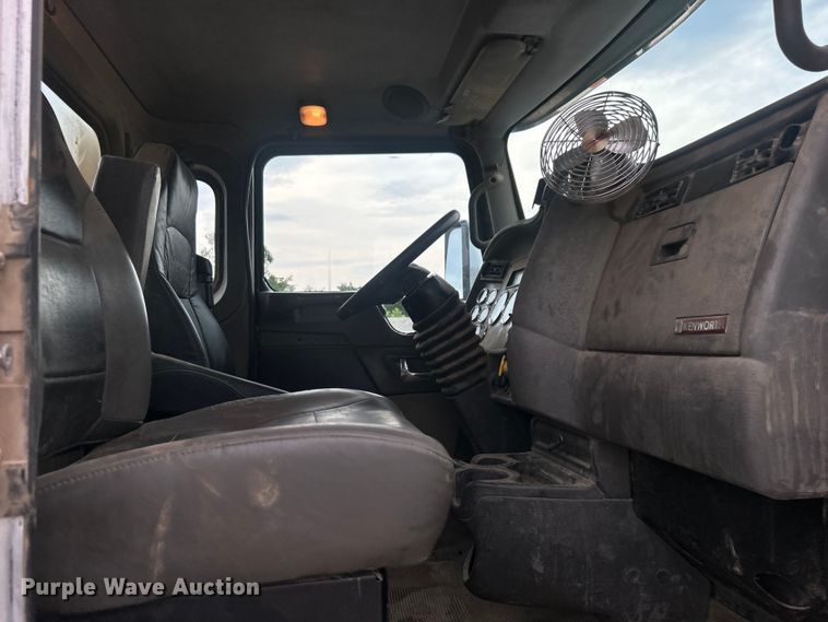 image for item DO6655 2019 Kenworth T370 truck cab and chassis