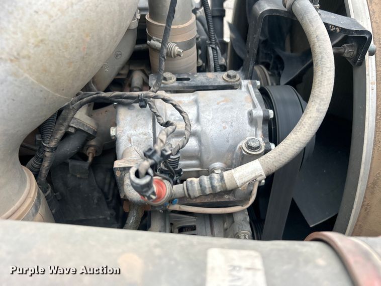 image for item DO6655 2019 Kenworth T370 truck cab and chassis