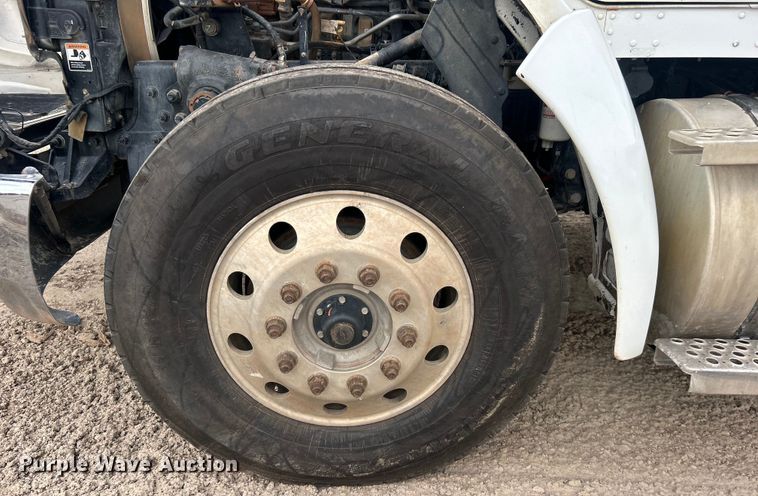 image for item DO6655 2019 Kenworth T370 truck cab and chassis