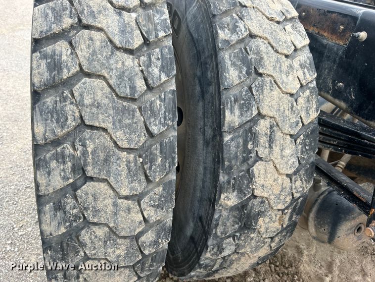 image for item DO6655 2019 Kenworth T370 truck cab and chassis