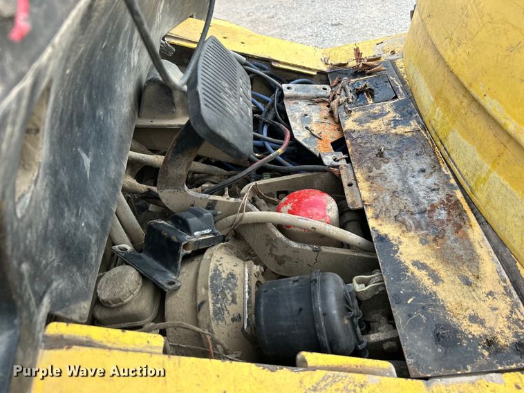 image for item DO6673 Hyster H80XM forklift