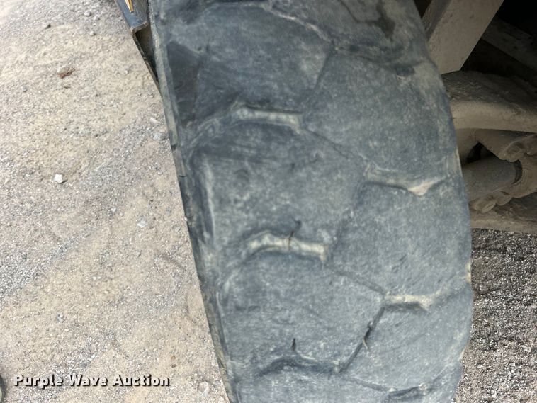 image for item DO6673 Hyster H80XM forklift