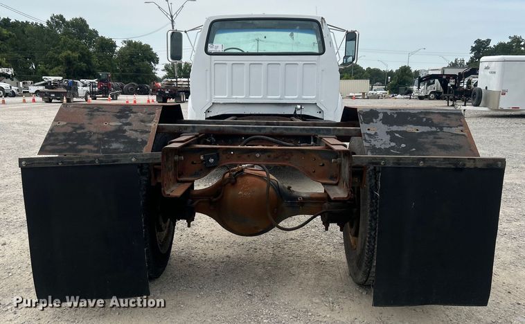 image for item DO6698 1999 Ford F800 truck cab and chassis