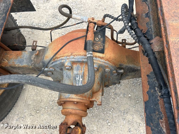 image for item DO6698 1999 Ford F800 truck cab and chassis