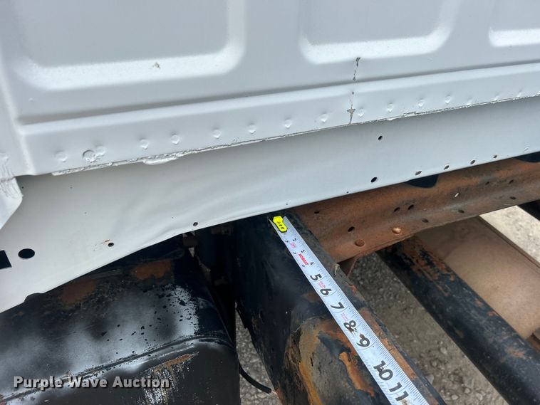 image for item DO6698 1999 Ford F800 truck cab and chassis