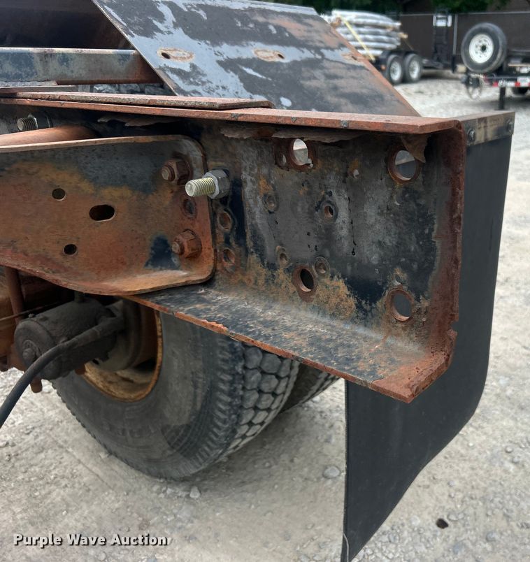 image for item DO6698 1999 Ford F800 truck cab and chassis